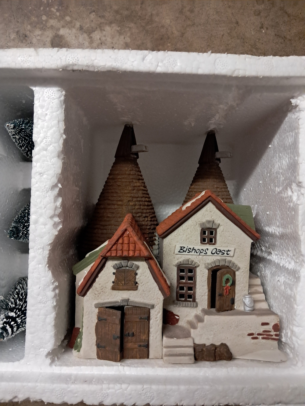 Ceramic Holiday House Decoration - White, Brown & Green